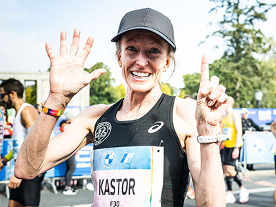 Deena Kastor celebrates completing her Six Star Journey in Berlin in 2022